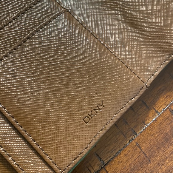 DKNY Green Leather Wallet - Picture 6 of 9